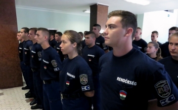 Komárom-Esztergom megyében 35 új rendőr állt szolgálatba
