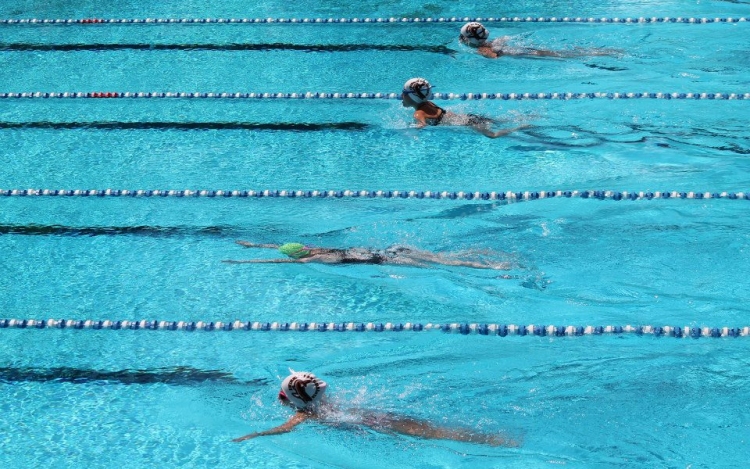Tatabányán és Hódmezővásárhelyen versenyeztek a TVSE úszói