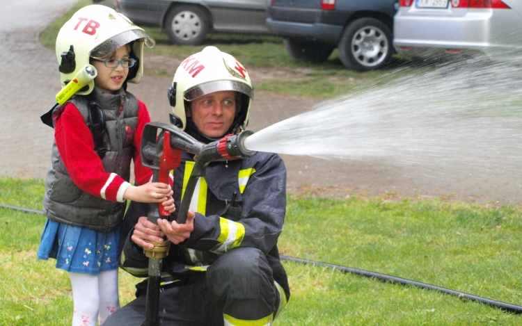 Gyermeknapon újból megnyílnak a tűzoltólaktanyák 