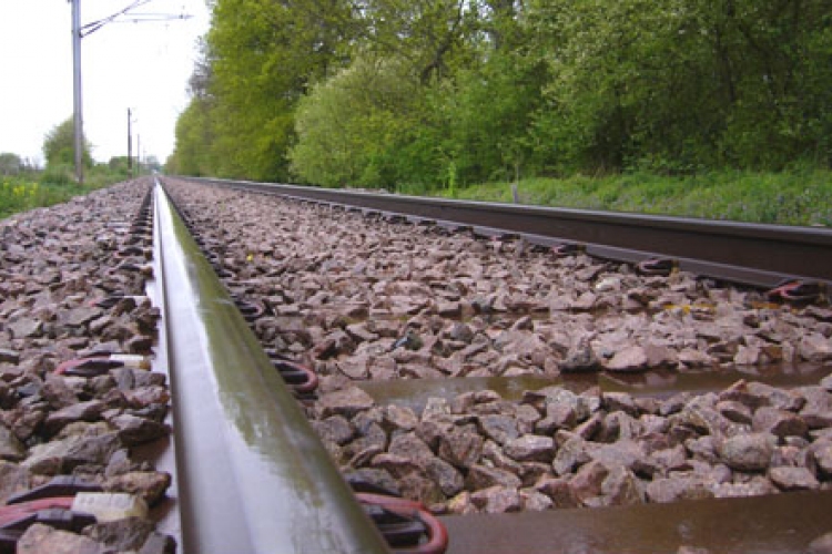 Vonattal ütközött egy személyautó Győrszemerénél