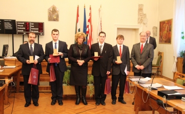 Arany és ezüstérmes tanulókat köszöntött a megyei iparkamara és Esztergom önkormányzata