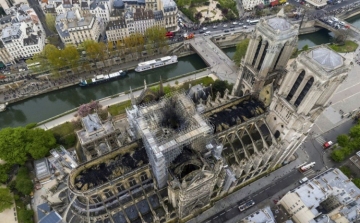 Szeptemberben befejeződhet a leégett Notre-Dame huszártoronya körüli állványzat elbontása