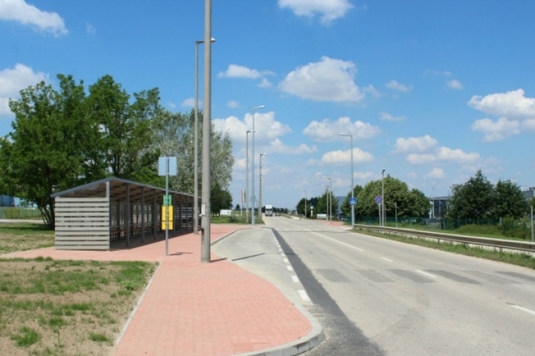Új buszmegállók az Ipari Parkban