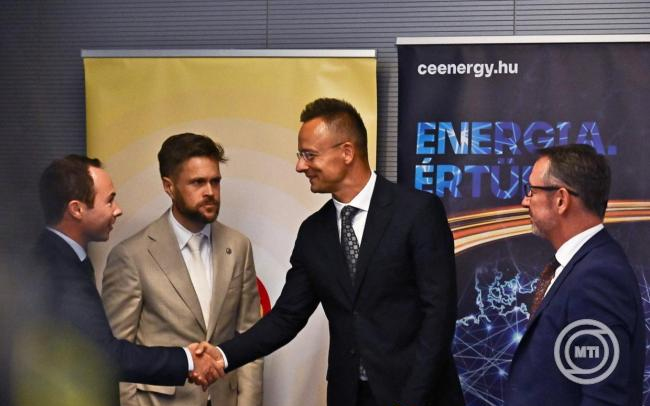 Szijjártó Péter: Magyarország hosszú távú földgázvásárlási szerződést írt alá a Shell-lel