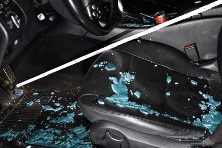 ALVÓ SÉRTETTŐL LOPTAK AZ AUTÓPÁLYÁN