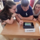 Pénzügyi tudatosságot növelő okostelefonos applikációt mutatott be a Magyar Államkincstár tatabányai diákoknak