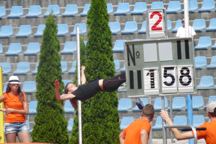 Eldördült a startpisztoly