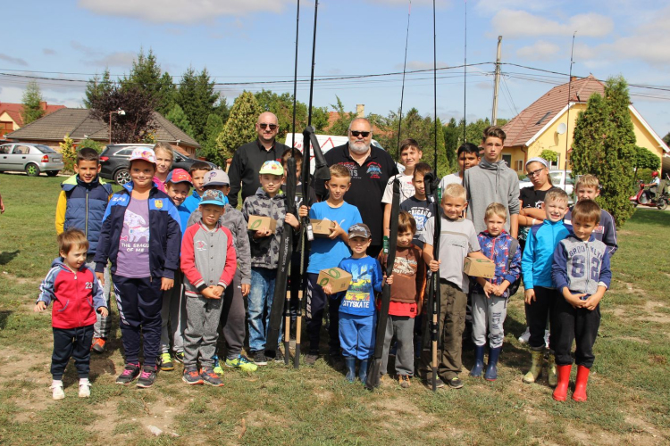 Rekordnevezés a gyermek horgászversenyen