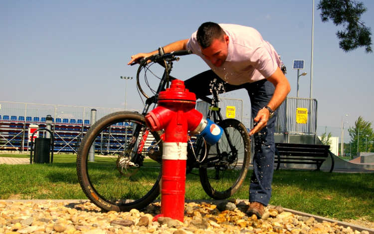 Tűzcsapból ivócsap: utcai friss ivóvíz Oroszlányban