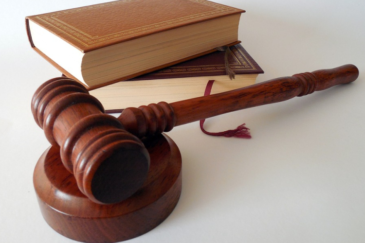 Elítéltek egy idős nőt Debrecenben kirabló férfit 