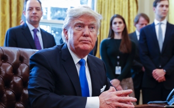 Trump: A koronavírus terjedése meglepte a világot, Washington gazdaságélénkítő intézkedéseket ígér