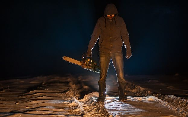 A Tatabányai Járásbíróság első fokon két és fél év börtönbüntetésre ítélt egy férfit