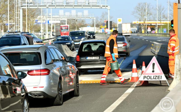 ORFK: a magyar-osztrák határon szombattól egyes határátkelőhelyeken szünetel a határforgalom
