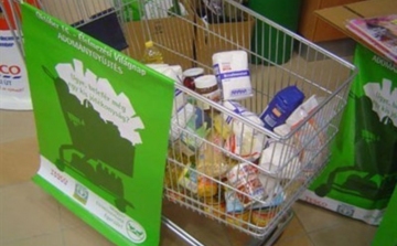 140 tonna tartós élelmiszert gyűjtött a magyar Élelmiszerbank Egyesület 