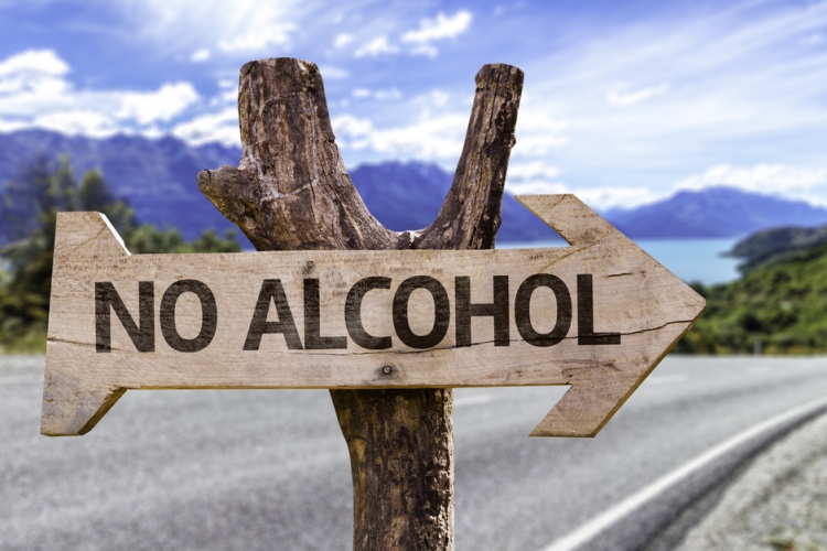 Eldőlt: este 10 és reggel 6 között nem lehet alkoholt árusítani Tatabányán