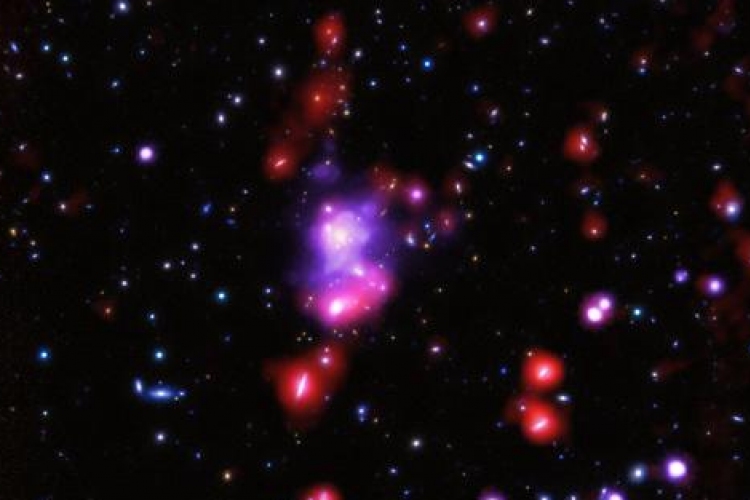 A legmasszívabb galaxishalmaz tömegét állapították meg
