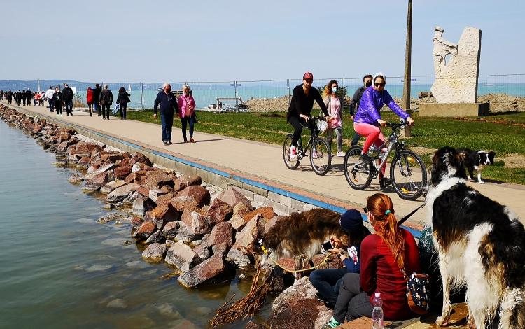 Balatoni Turizmus Szövetség: nem zárt be a Balaton augusztus 20. után