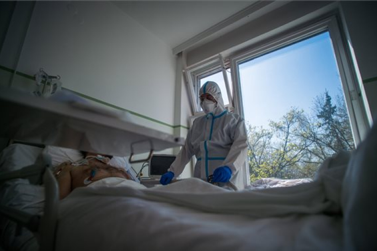 Meghalt hat beteg, 546 új fertőzöttet találtak Magyarországon