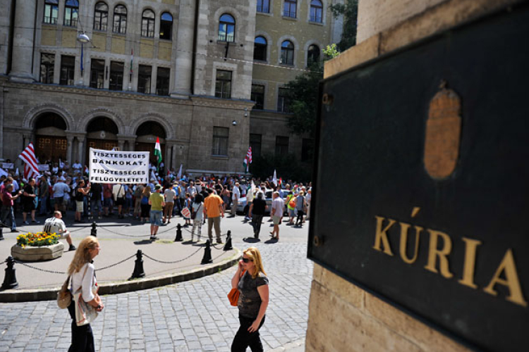 A Kúria írja a hitelszerződéseket
