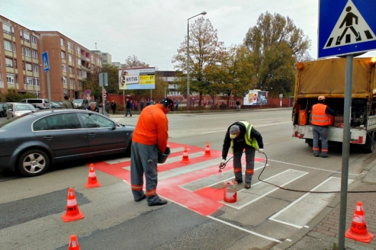 Figyelemfelhívó gyalogátkelőhelyek