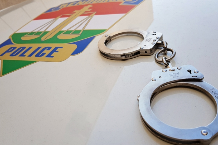 Letartóztatták és házi őrizetbe helyezték a tinédzser budai fegyveres rablókat