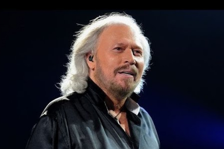 Lovaggá ütötték Barry Gibbet, a Bee Gees volt énekesét 