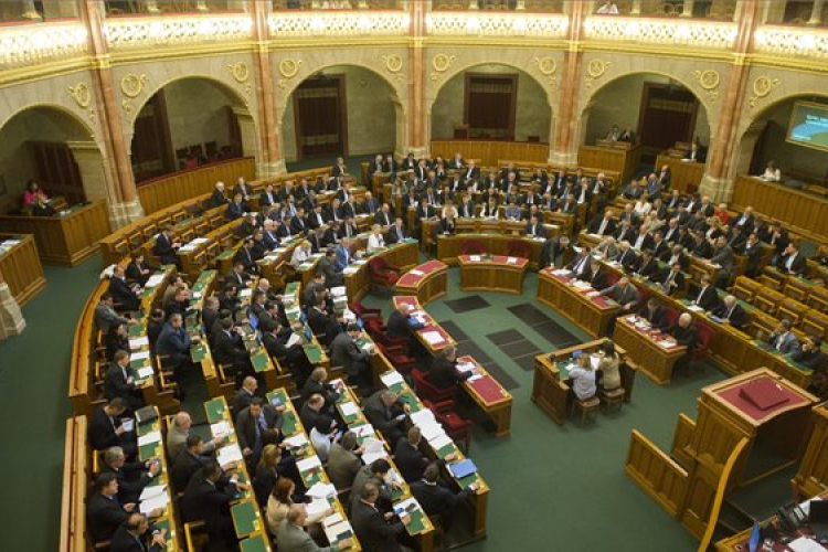 A börtönviszonyok miatti kártérítések felfüggesztéséről szavaz az Országgyűlés