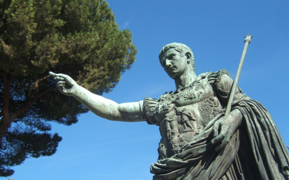 Augusztus - Kisasszony hava Nyárutó - Új kenyér hava 