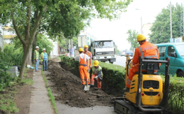 Újabb járdaszakaszt újítanak fel