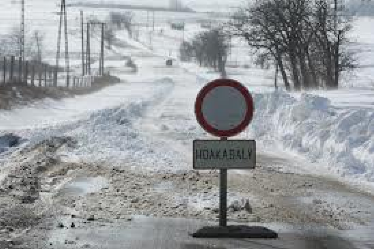 Nem lehet közlekedni az M1-es autópályán, de a bajba jutottakat kimentik 