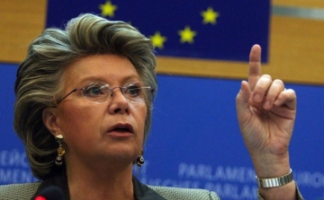 KDNP: választási csalás előkészítésének gyanúját vetik fel a Magyar Nemzetben Viviane Redingről megjelentek