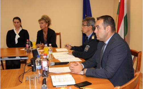 Összefogva segítenek