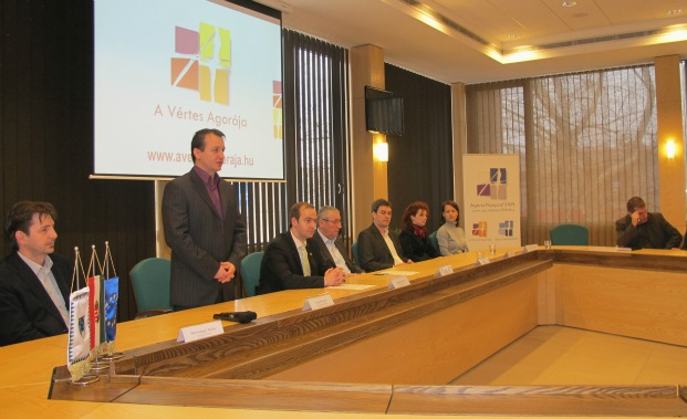 Célegyenesben a Vértes Agorája!