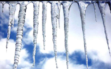 A jégcsapok eltávolítása és a síkosságmentesítés a tulajdonosok feladata