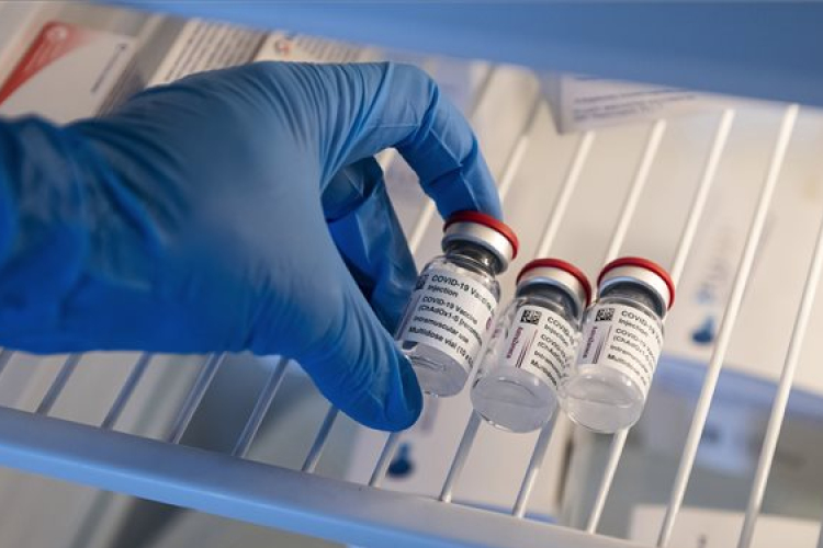 Több mint 218 ezer AstraZeneca-vakcina érkezett Magyarországra