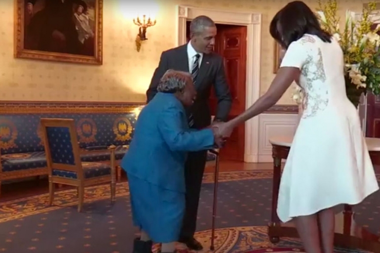 Táncra perdült örömében egy 106 éves hölgy, mert találkozhatott Obama elnökkel 