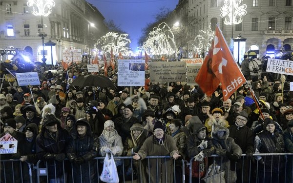 MostMi-demonstráció - Tüntetés a közállapotok megváltoztatásáért Budapesten