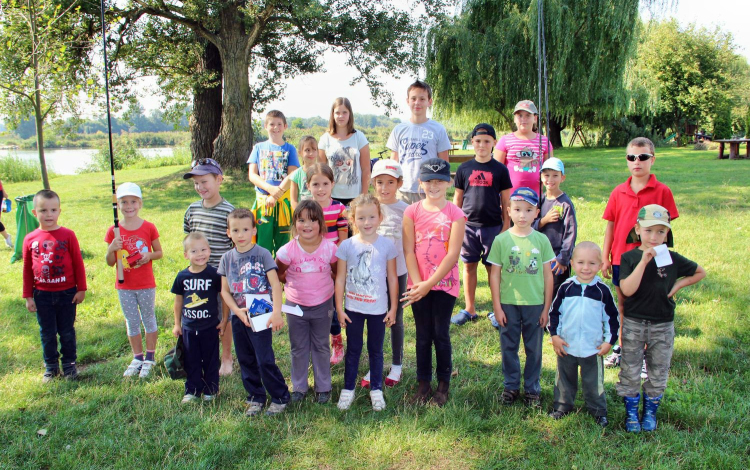 24 nevező a gyermek horgászversenyen