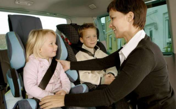 Gyermekülés: a biztonságos rögzítésről