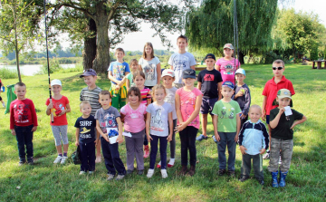 24 nevező a gyermek horgászversenyen