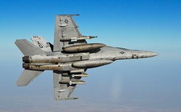 Iraki lázadás - Az amerikai légierő csapást mért az Iszlám Államnak a kurd erőket támadó tüzérségére