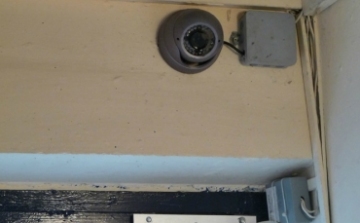 Újra lehet pályázni lépcsőházi kamerákra