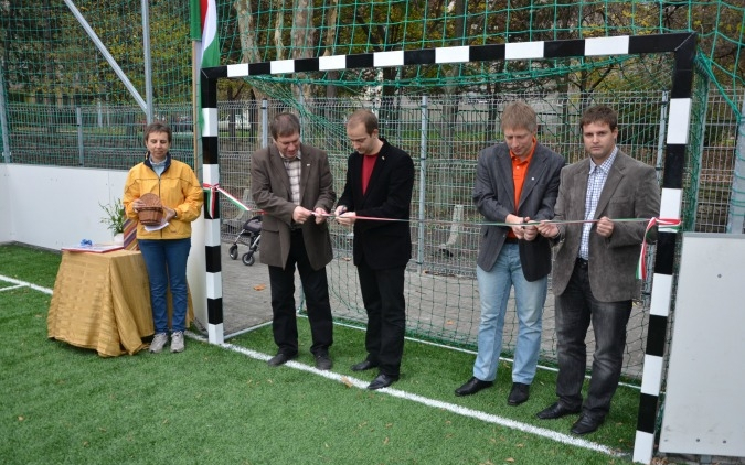 Műfüves pálya Újvárosban