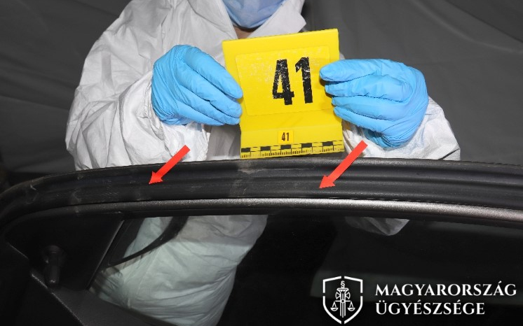 Közös gyermekük szeme láttára késelte halálra feleségét