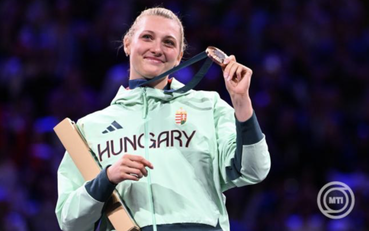 Párizs 2024 - Muhari Eszter, Fojt Sára és Major Veronika átvette a kicserélt bronzérmét