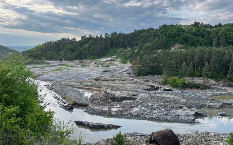 Parajd - Legalább tíz napot késnek a Korond-patak elterelési munkálatai