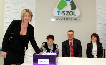 Üdülést, távhődíj jóváírást és tabletet nyertek a T-SZOL Zrt. ügyfelei