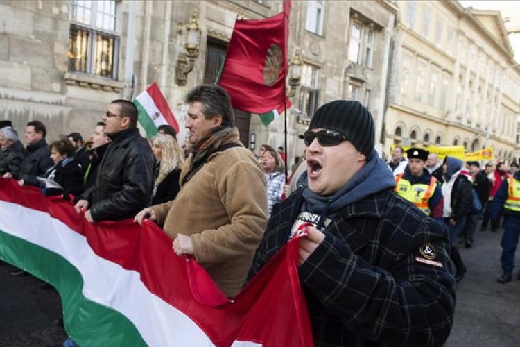 Devizahitelek - A Kúria jogegységi döntése miatt tiltakoztak Budapesten