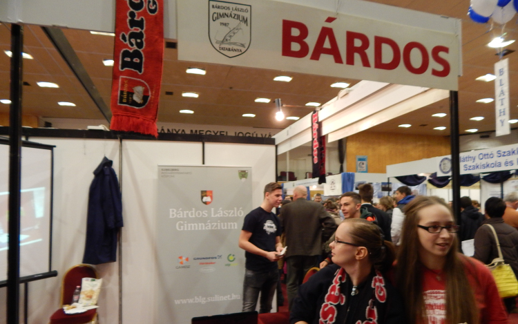 Megnyílt a pályaválasztási kiállítás Tatabányán