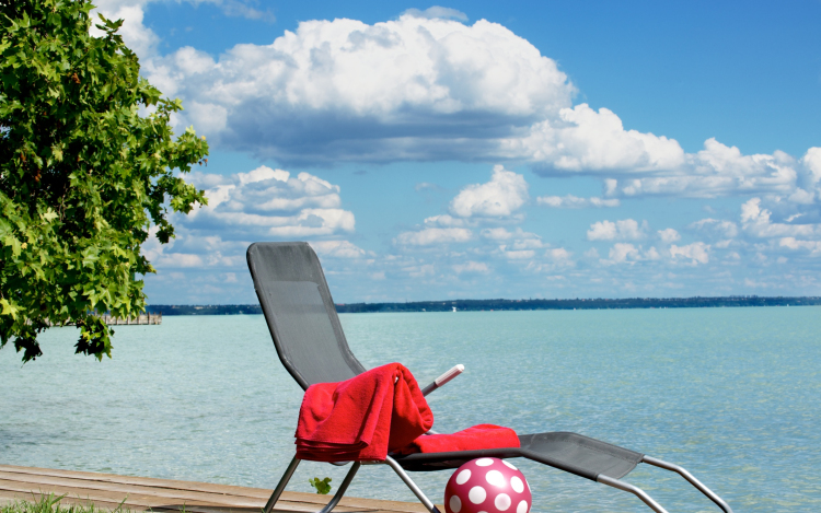 Itt a balatoni strandok toplistája